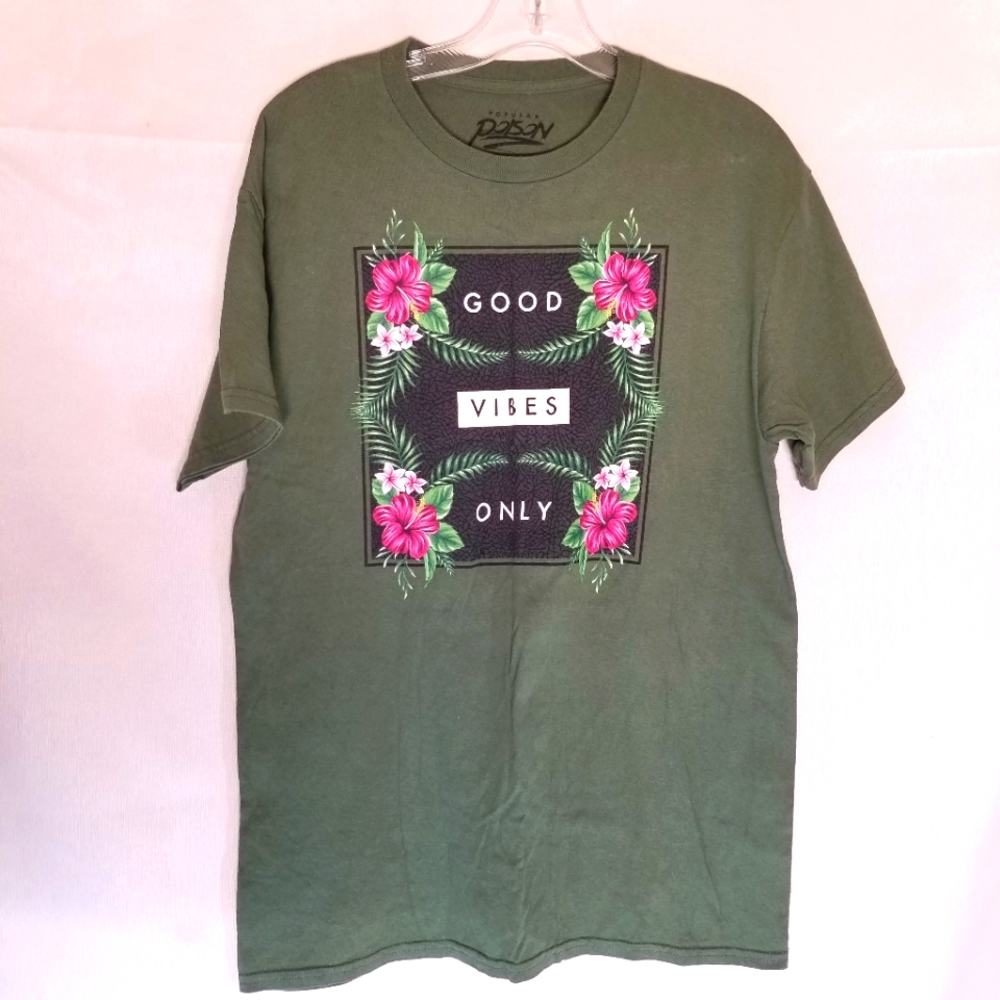 Popular Poison Womans Graphic T-Shirt Size M Green Short Sleeve Floral Design